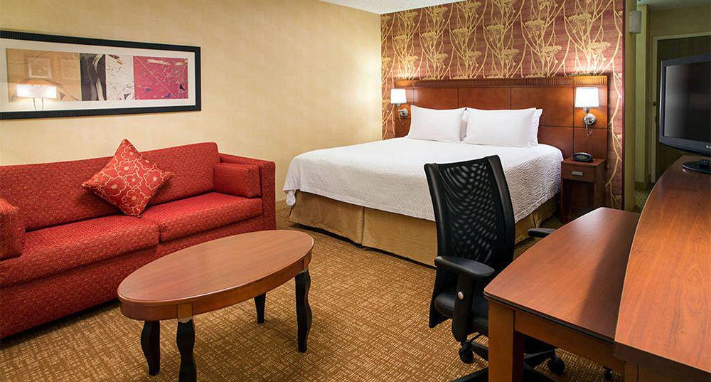คอร์ตยาร์ด โอเดสซา Hotel ภายนอก รูปภาพ